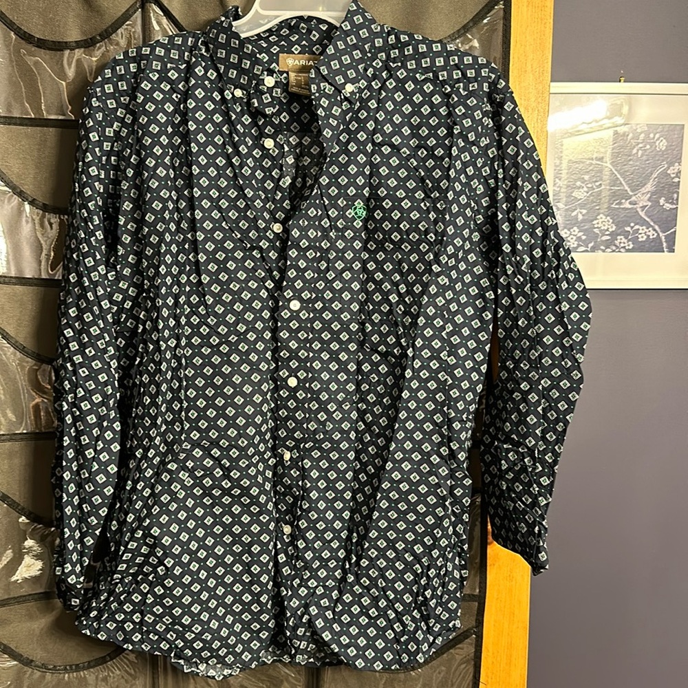 Men’s button-down casual long sleeve